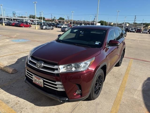 Used 2019 Toyota Highlander Plus FWD image 3