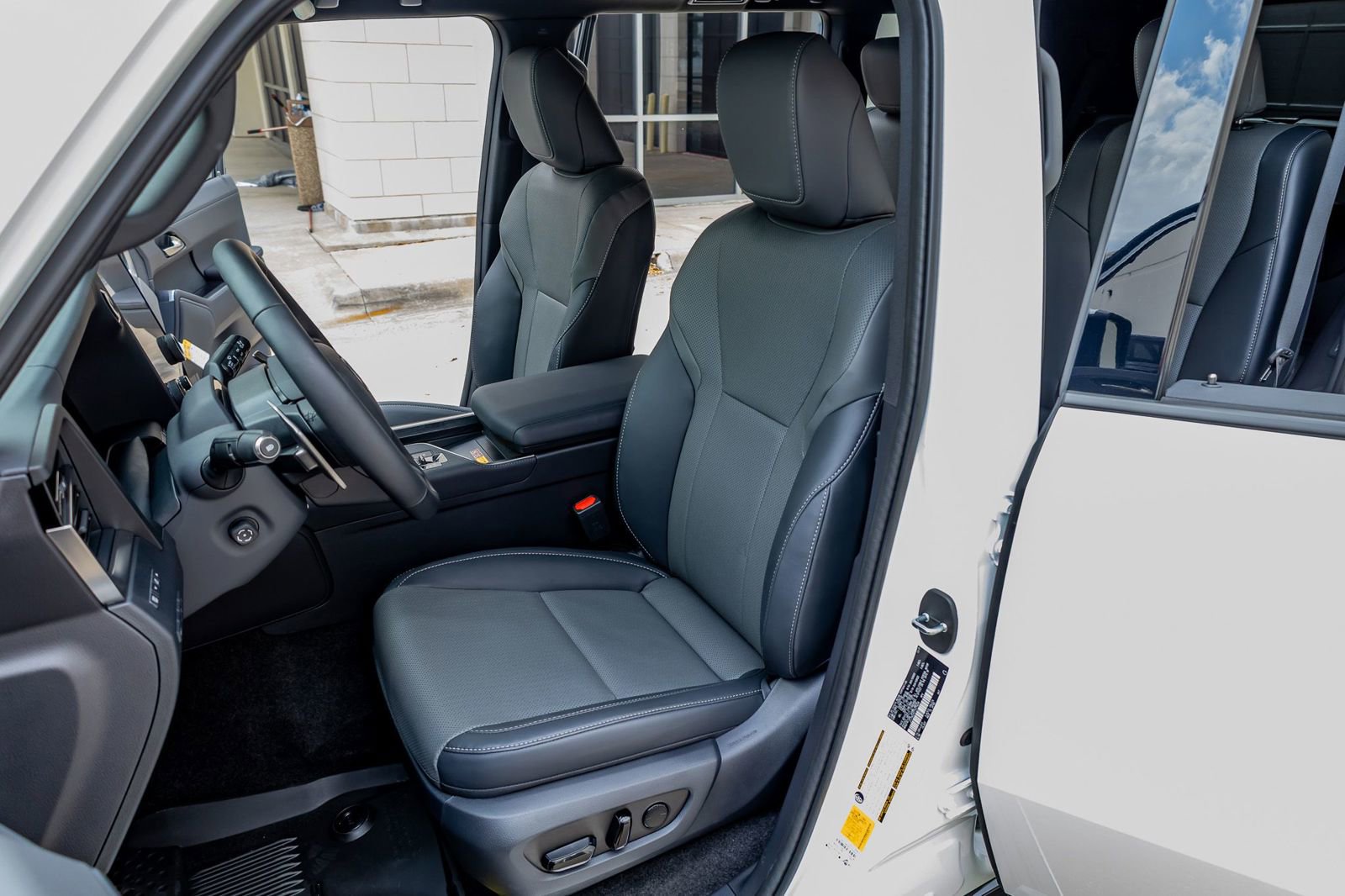 Used 2026 Lexus GX 550 w/ Accessory Package (2T) AWD/4WD image 29