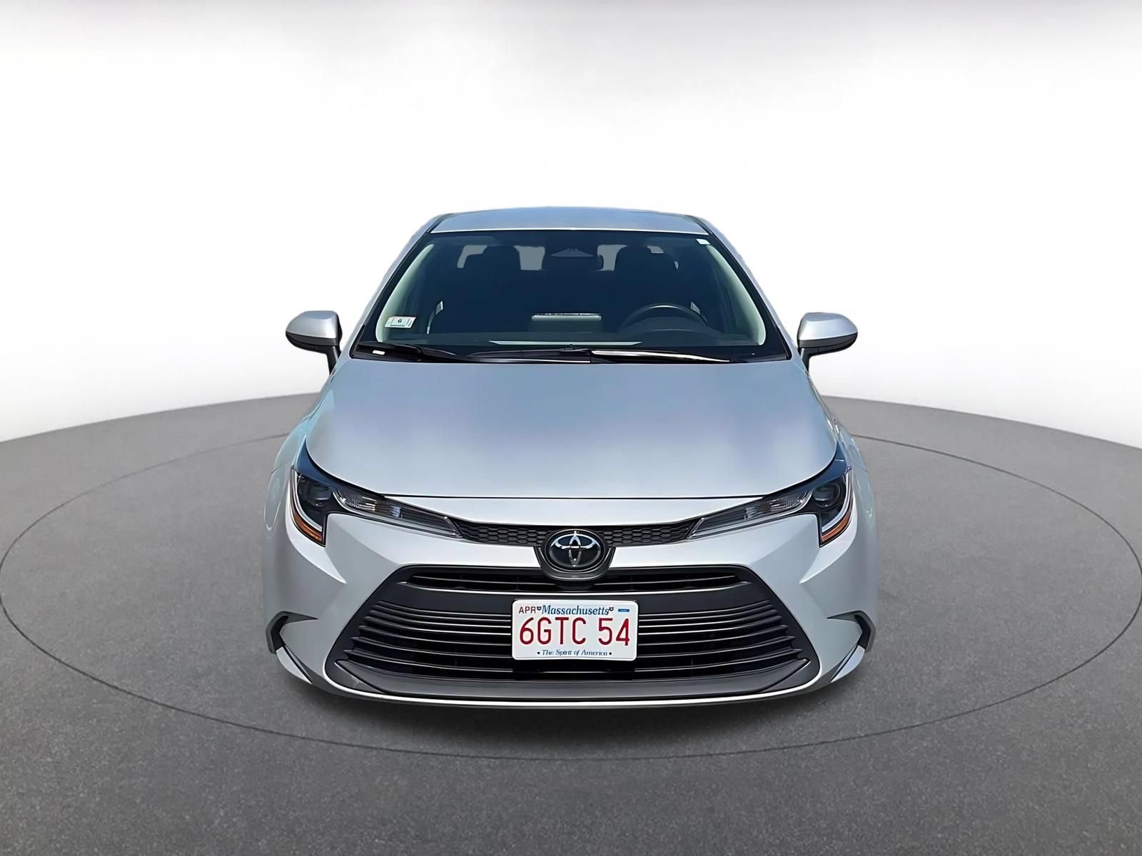Used 2025 Toyota Corolla LE FWD image 4