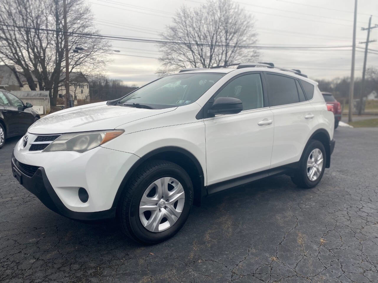 Used 2013 Toyota RAV4 LE image 2
