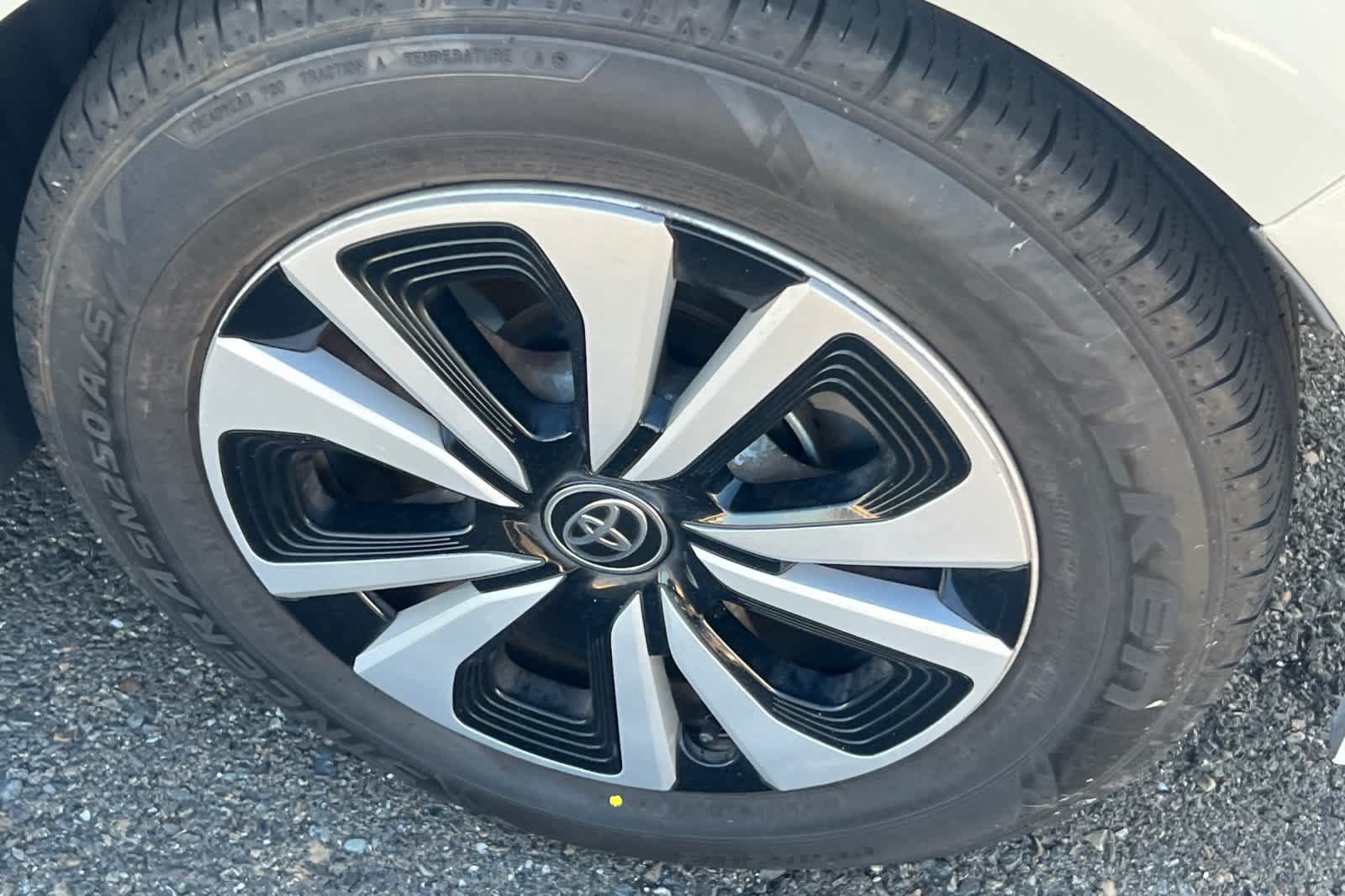 Used 2018 Toyota Prius Prime Plus w/ Carpet Mat Package FWD image 22