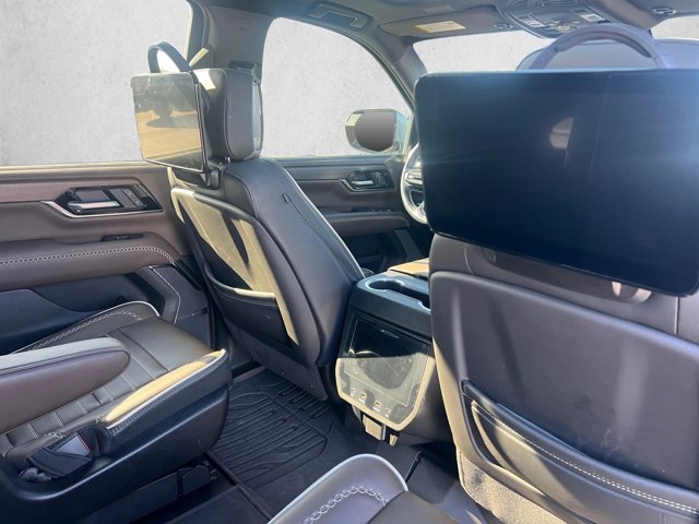 Used 2025 GMC Yukon Denali Ultimate AWD/4WD image 24