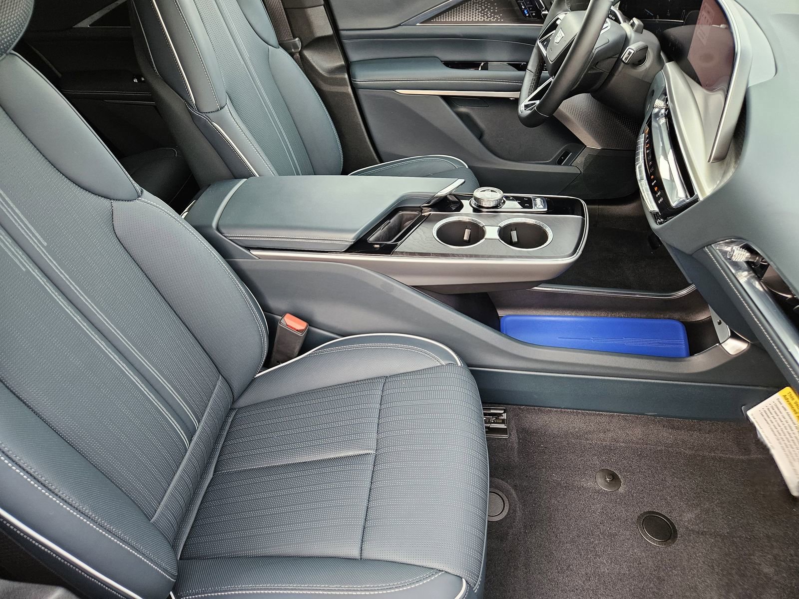 Certified 2024 Cadillac Lyriq Luxury w/ Nappa Leather Package image 17