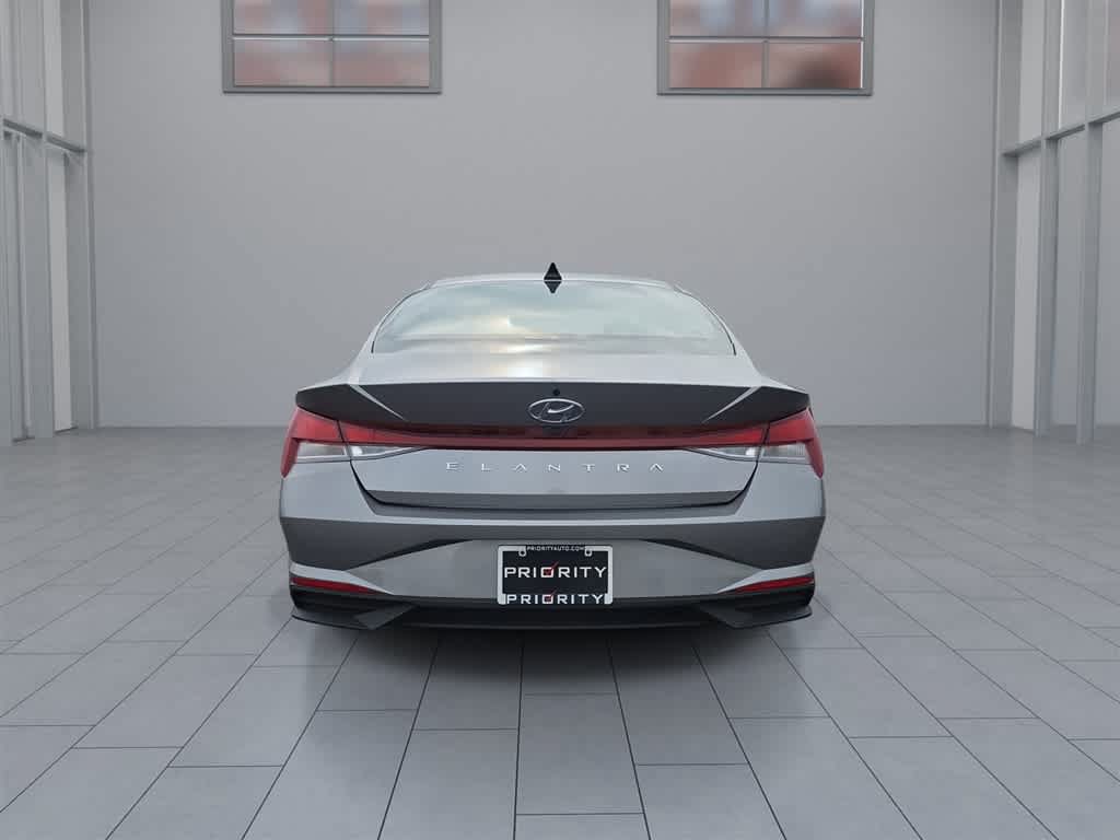 Used 2023 Hyundai Elantra SEL FWD image 9