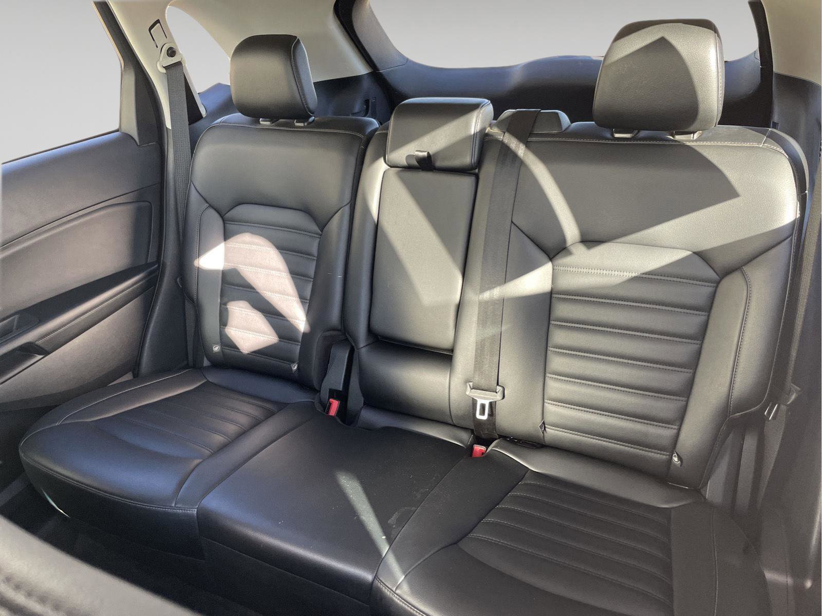 Used 2022 Ford Edge SEL image 25