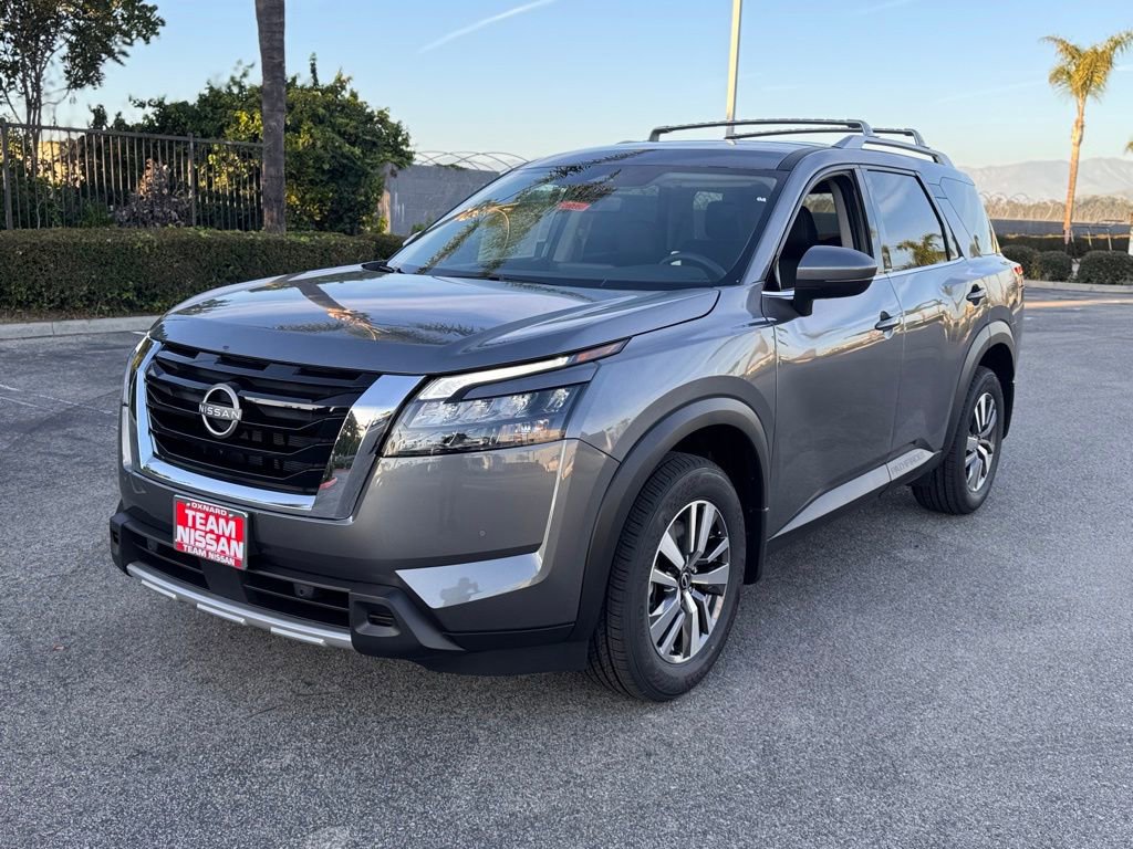 New 2025 Nissan Pathfinder SL image 4