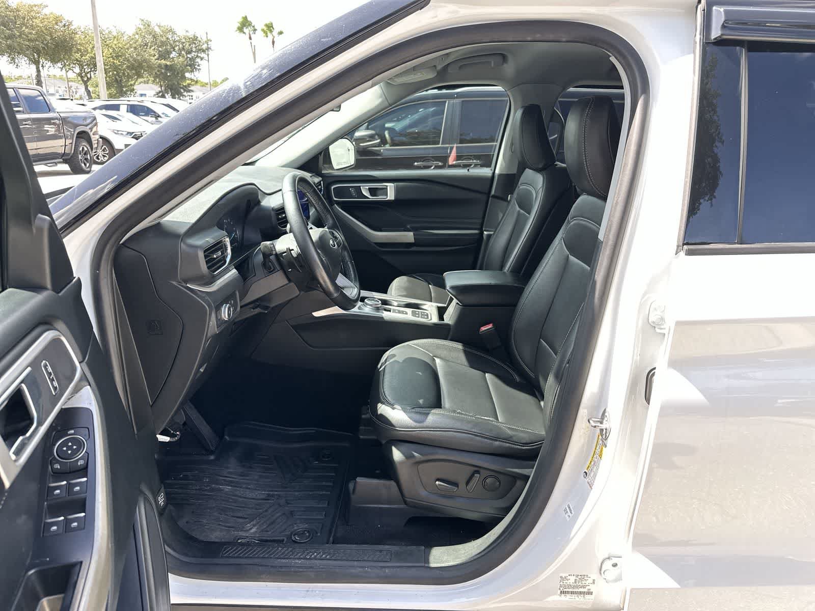 Used 2020 Ford Explorer XLT w/ Equipment Group 202A RWD image 2