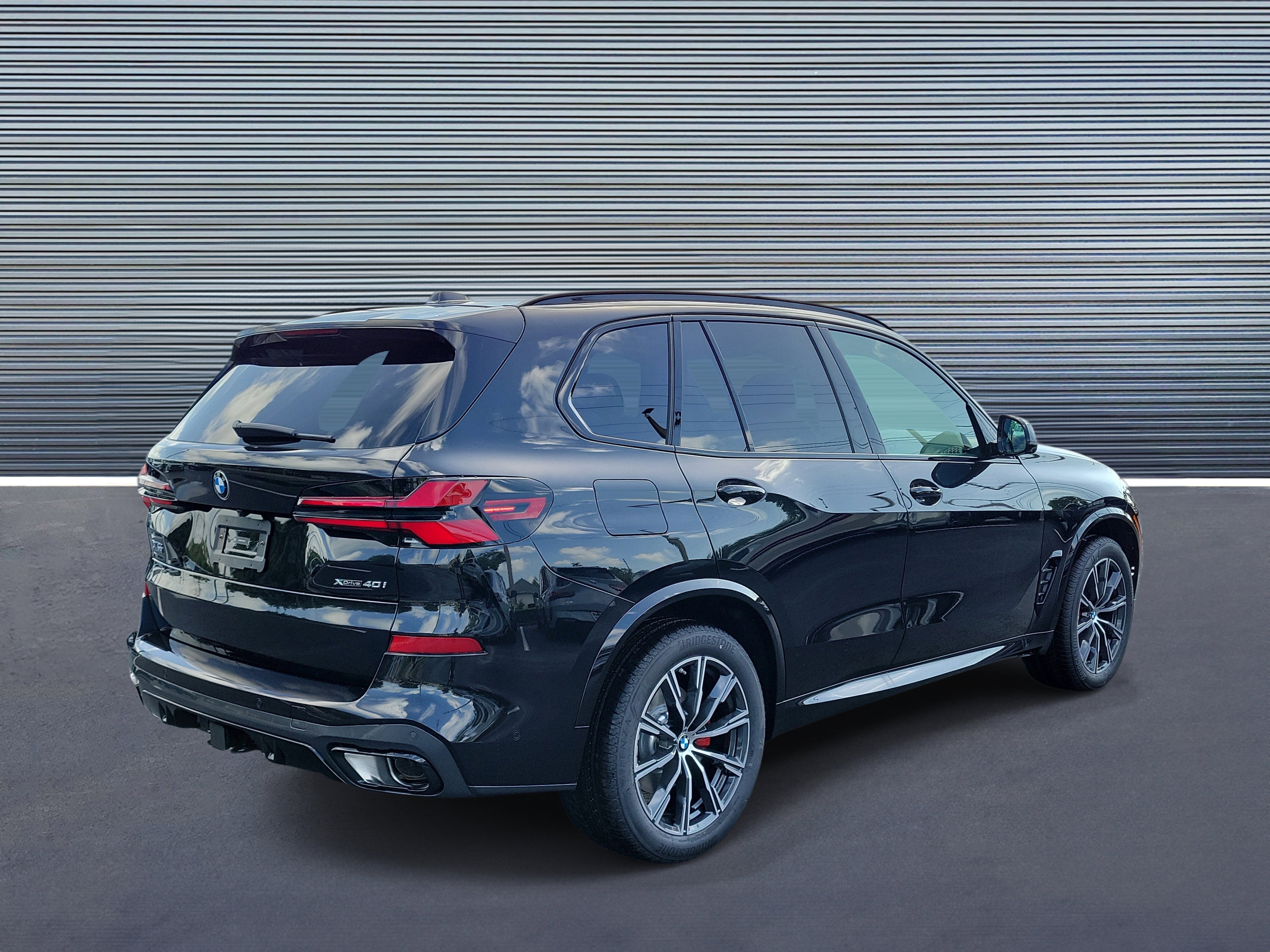 New 2026 BMW X5 xDrive40i w/ M Sport Package AWD/4WD image 3