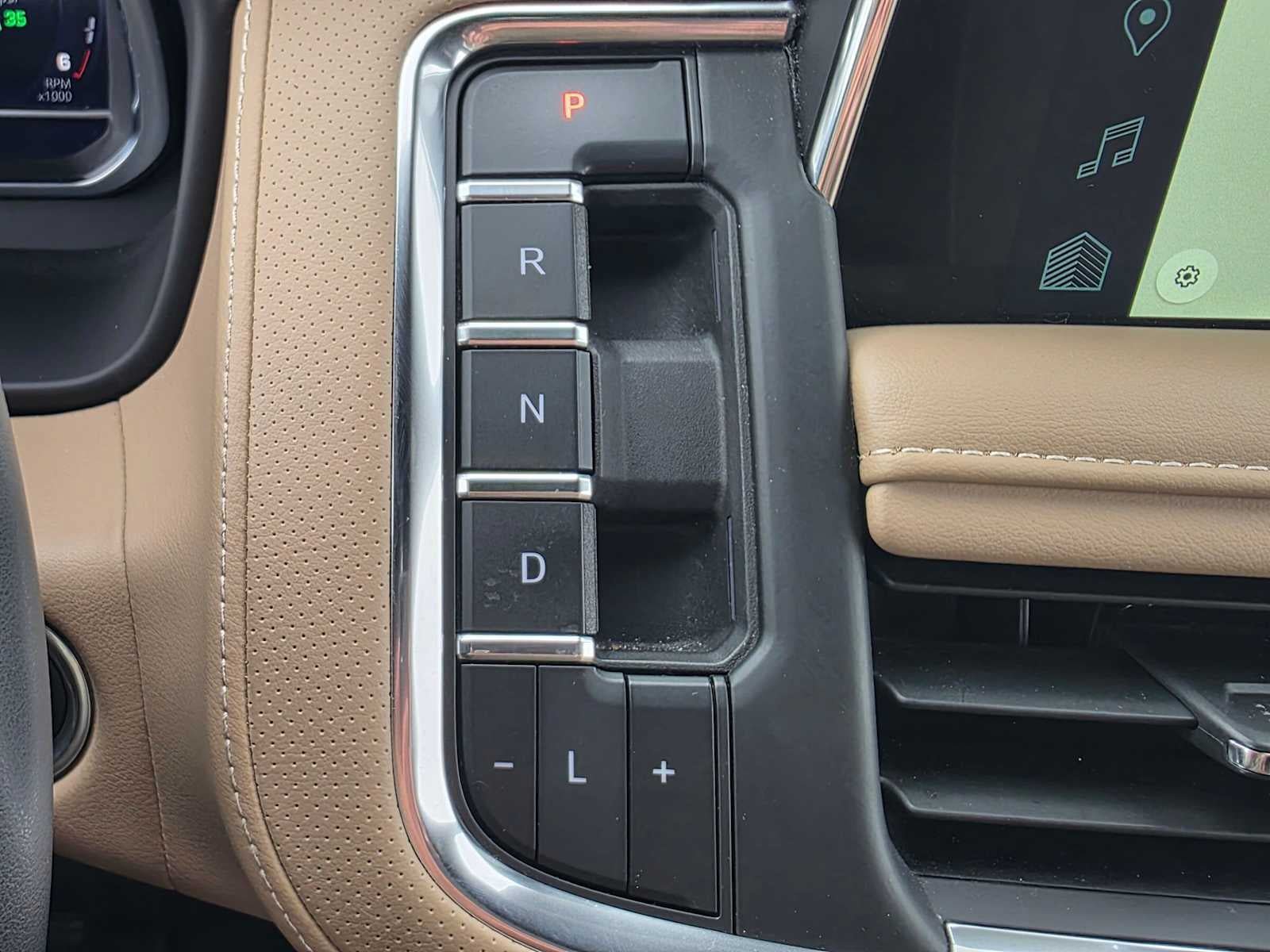 Certified 2024 Chevrolet Suburban Premier AWD/4WD image 21