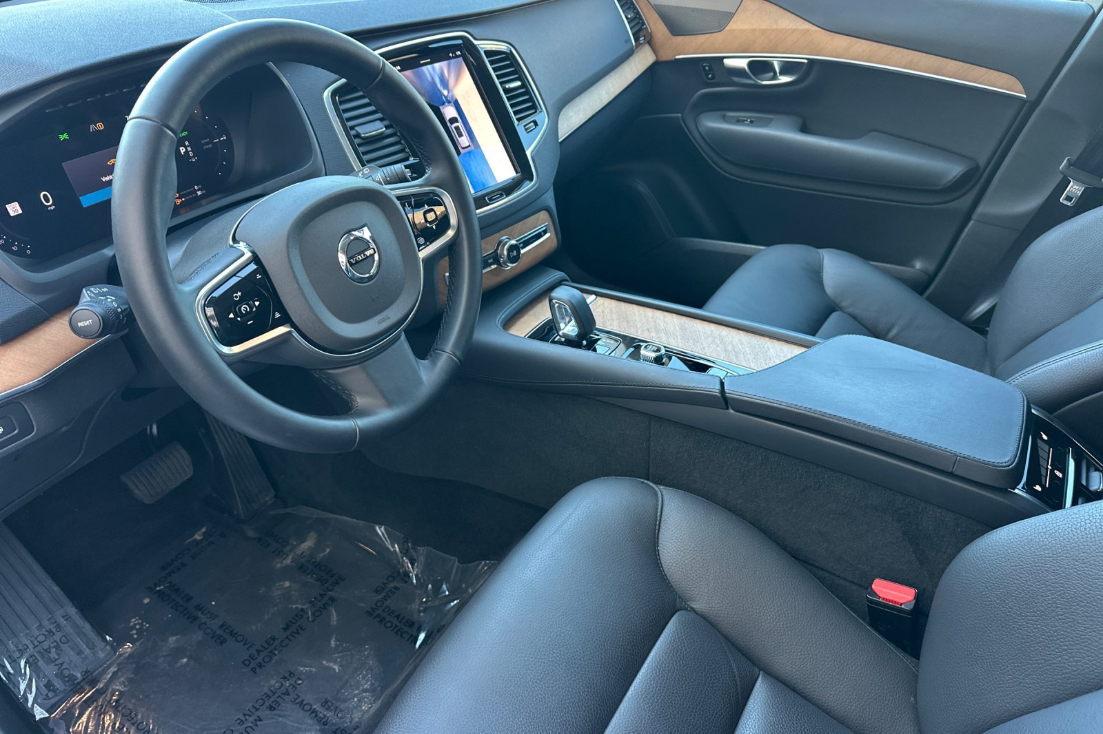 Certified 2025 Volvo XC90 T8 Plus w/ Protection Package Premier AWD/4WD image 14