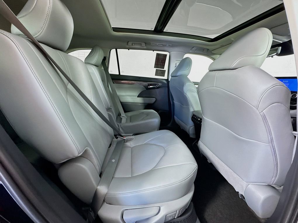 New 2026 Toyota Highlander Platinum image 29
