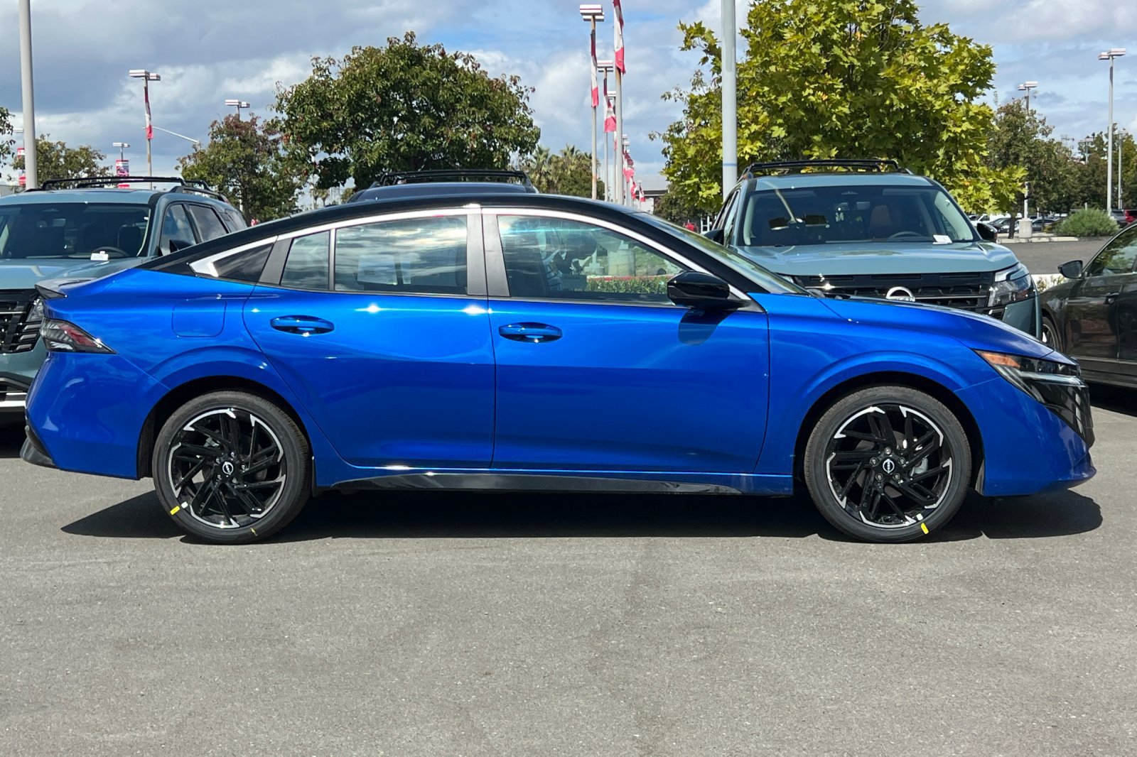 New 2027 Nissan Sentra SR w/ Floor Mat Package FWD image 3