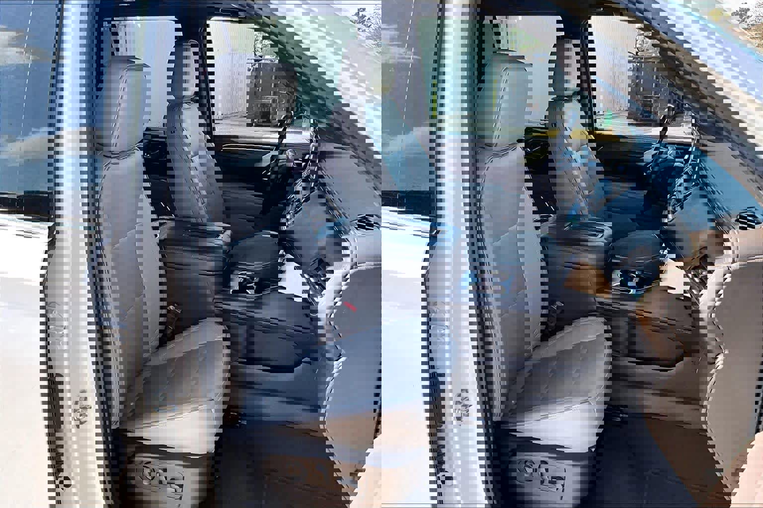 Used 2022 GMC Yukon SLT w/ SLT Premium Package image 9