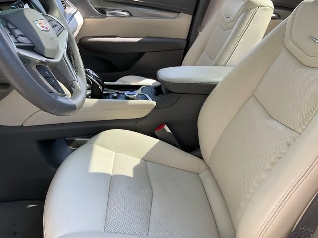 Used 2025 Cadillac XT5 Premium Luxury FWD image 5
