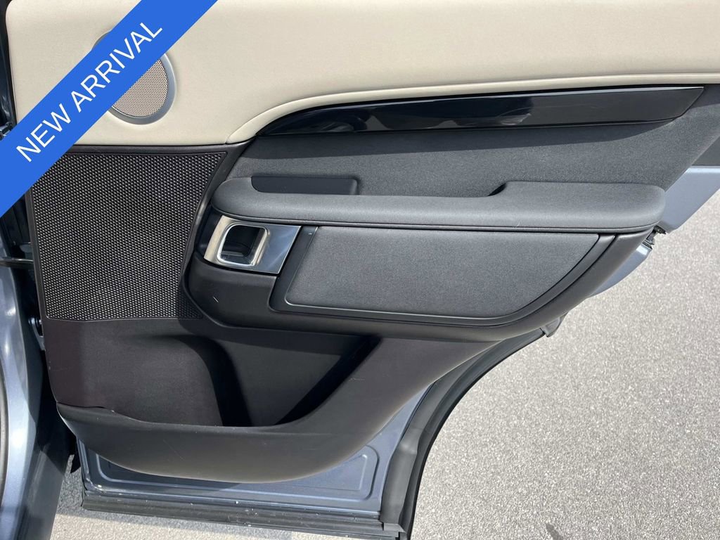 Used 2018 Land Rover Discovery SE image 23