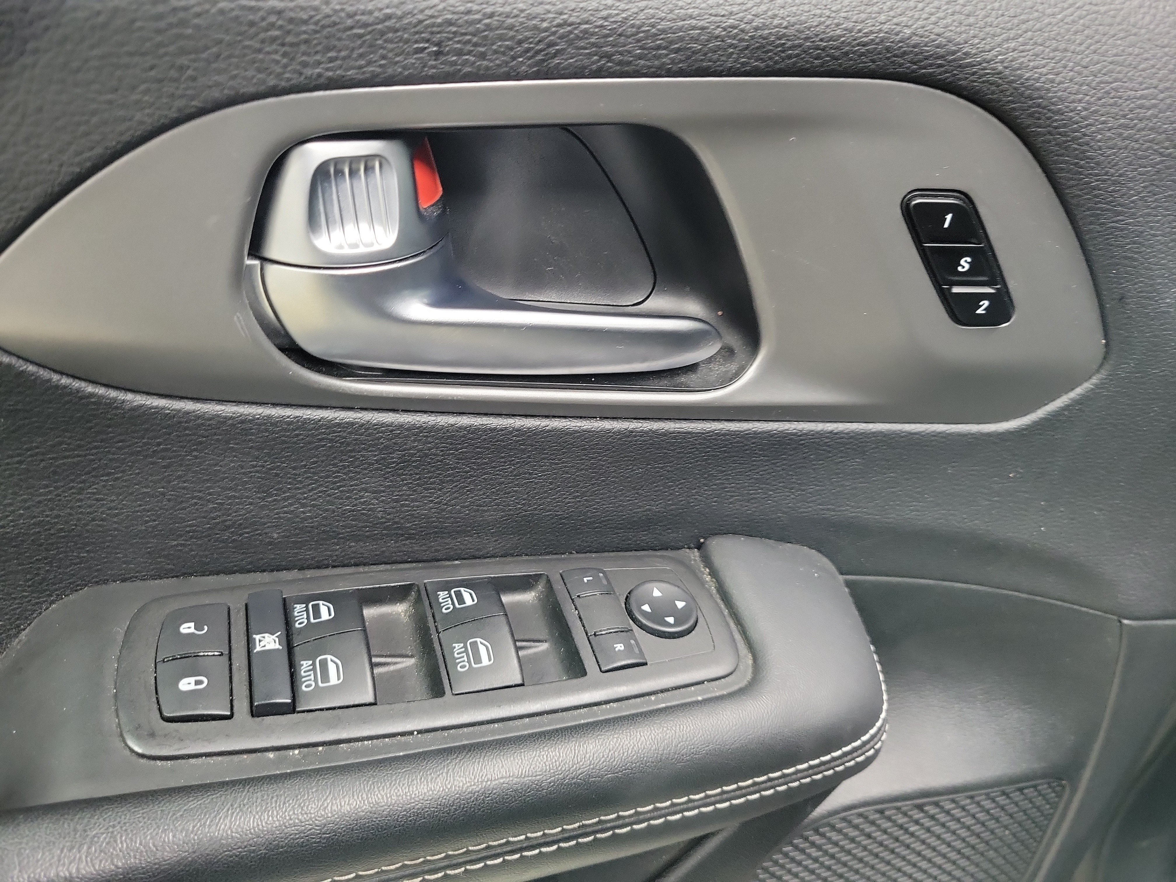 Used 2025 Chrysler Pacifica Select FWD image 21