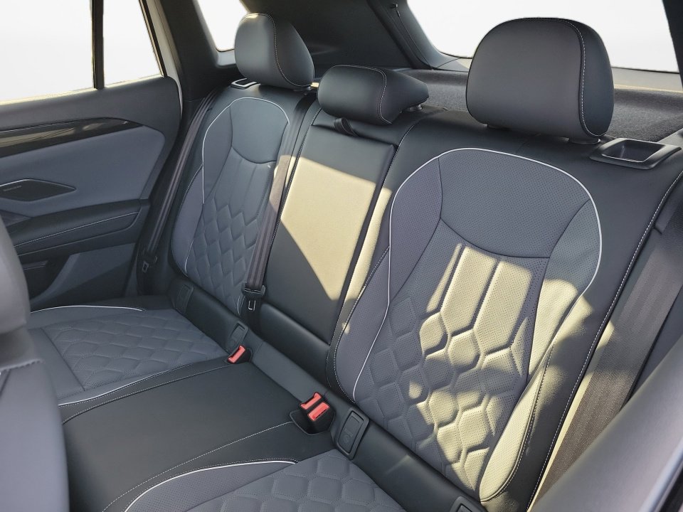 New 2026 Volkswagen Tiguan SEL R-Line image 12