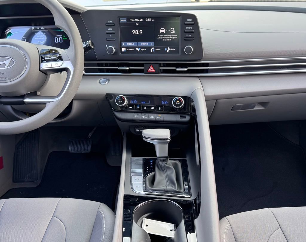 New 2026 Hyundai Elantra Hybrid FWD image 3