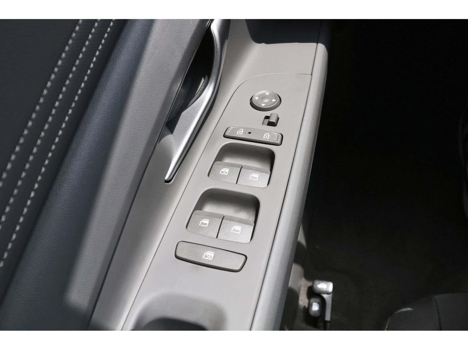 Certified 2025 Hyundai Elantra SEL FWD image 22