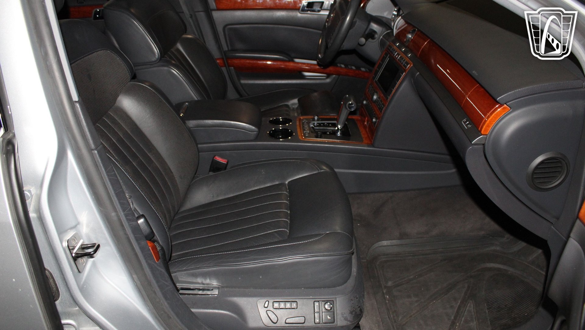 Used 2004 Volkswagen Phaeton V8 AWD/4WD image 38
