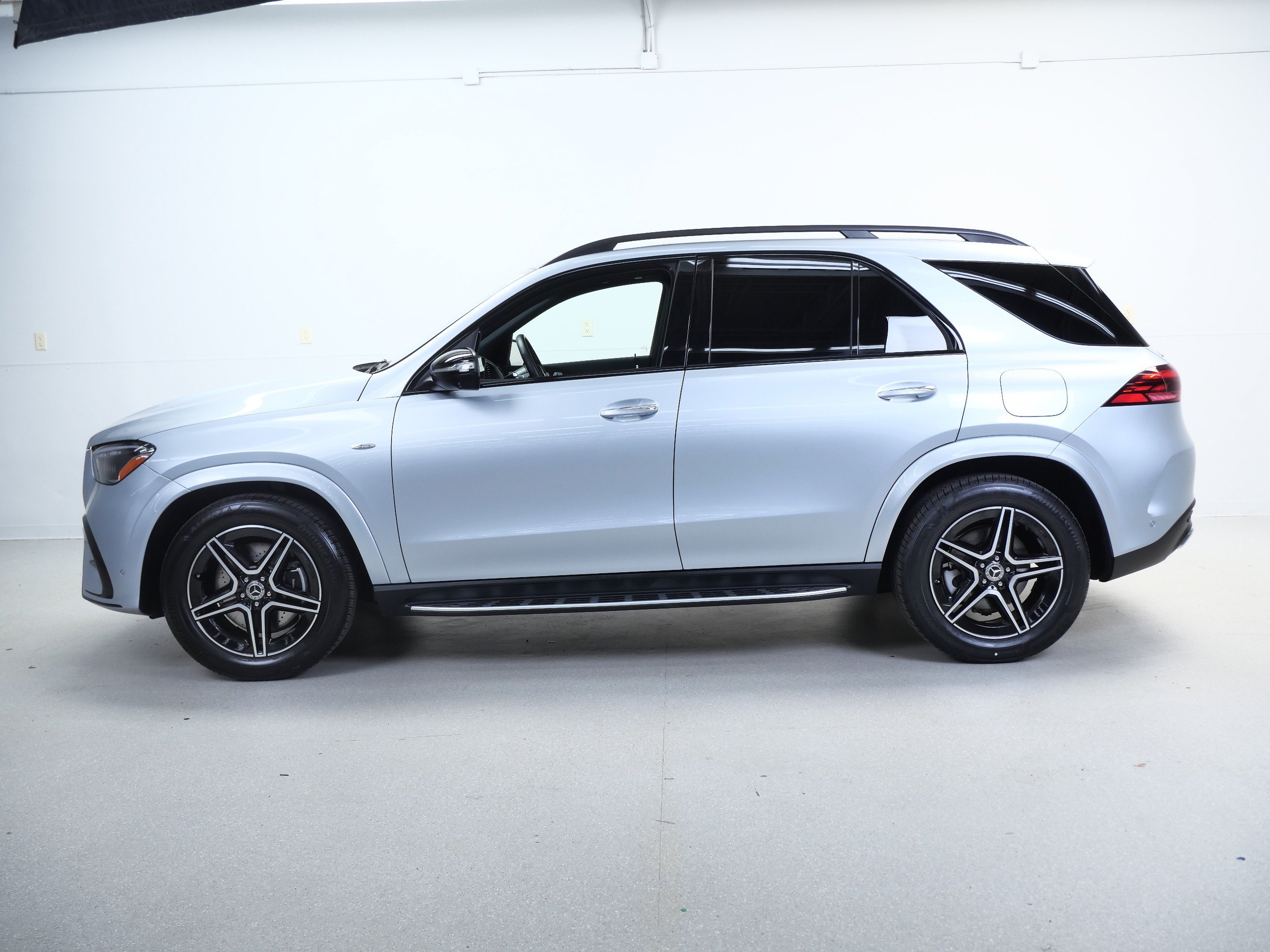 Certified 2025 Mercedes-Benz GLE 450e 4MATIC w/ AMG Line Exterior image 10