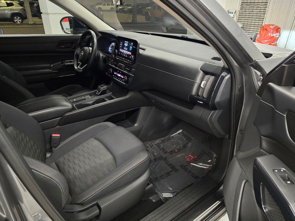 Used 2023 Nissan Pathfinder S FWD image 31