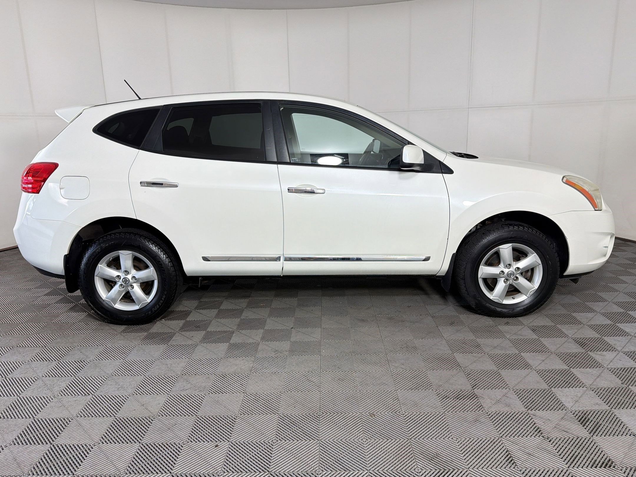 Used 2013 Nissan Rogue S w/ Special Edition Pkg AWD/4WD image 8
