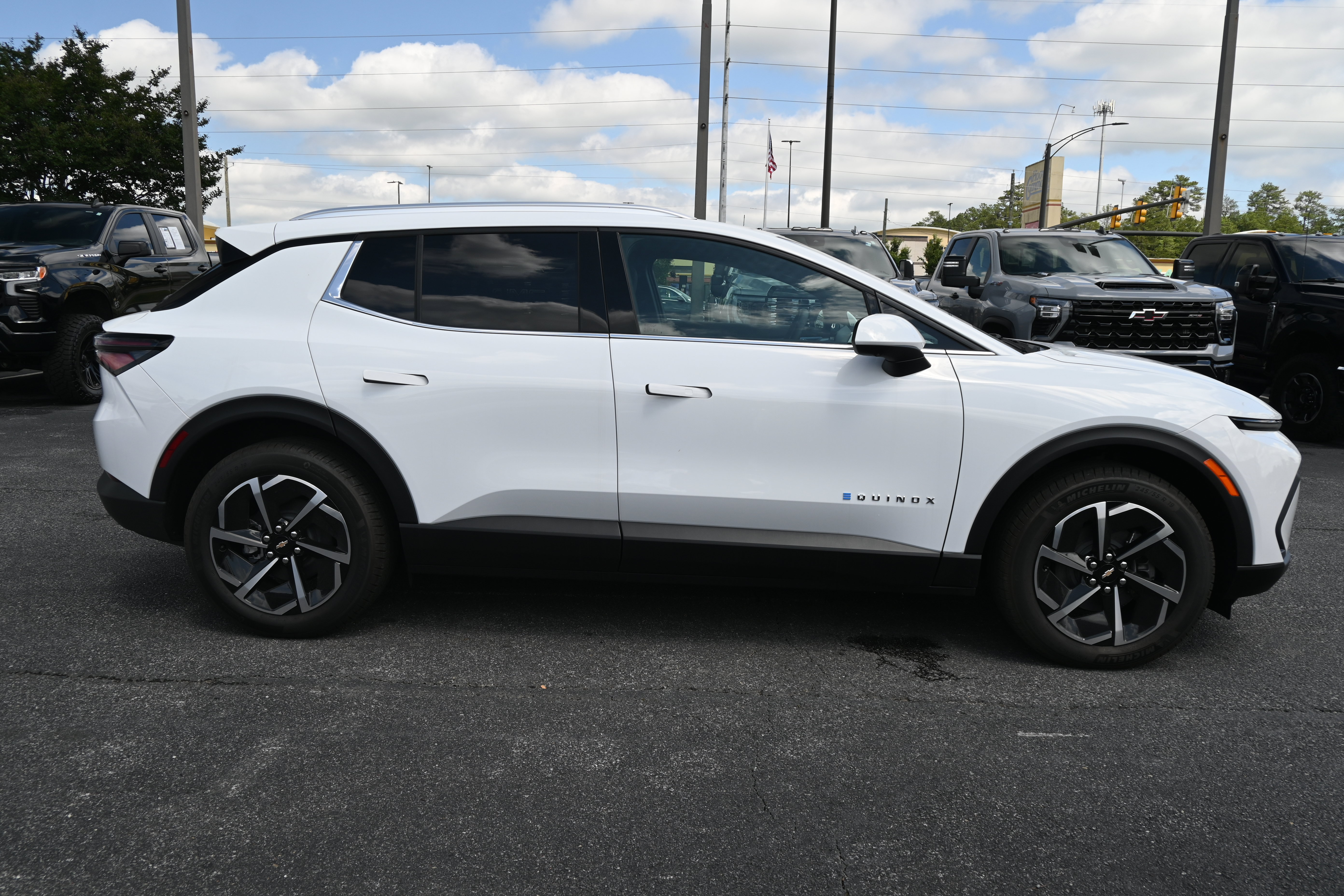 New 2026 Chevrolet Equinox EV LT AWD/4WD image 11