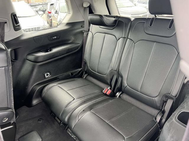 Used 2023 Jeep Grand Cherokee L Limited w/ Luxury Tech Group II AWD/4WD image 12