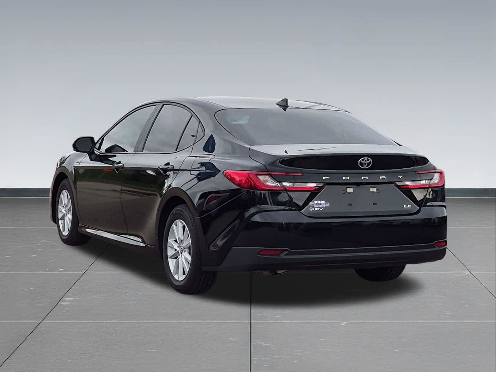 Used 2025 Toyota Camry LE w/ Convenience Package FWD image 4