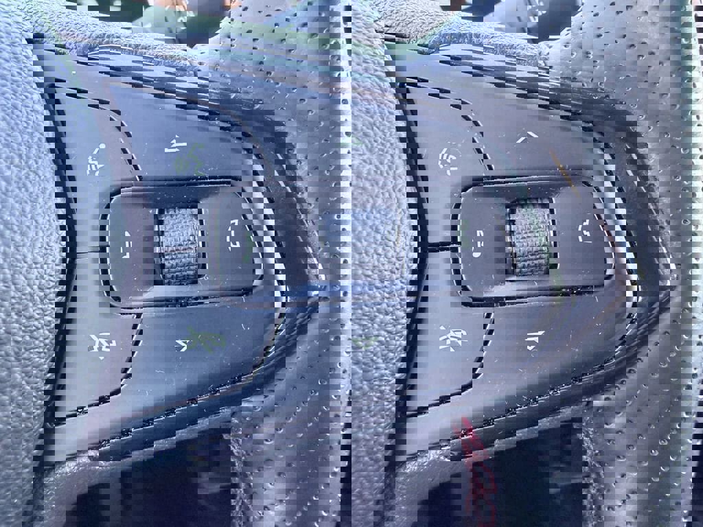 Certified 2024 Chevrolet Trax RS w/ Sunroof Package image 31