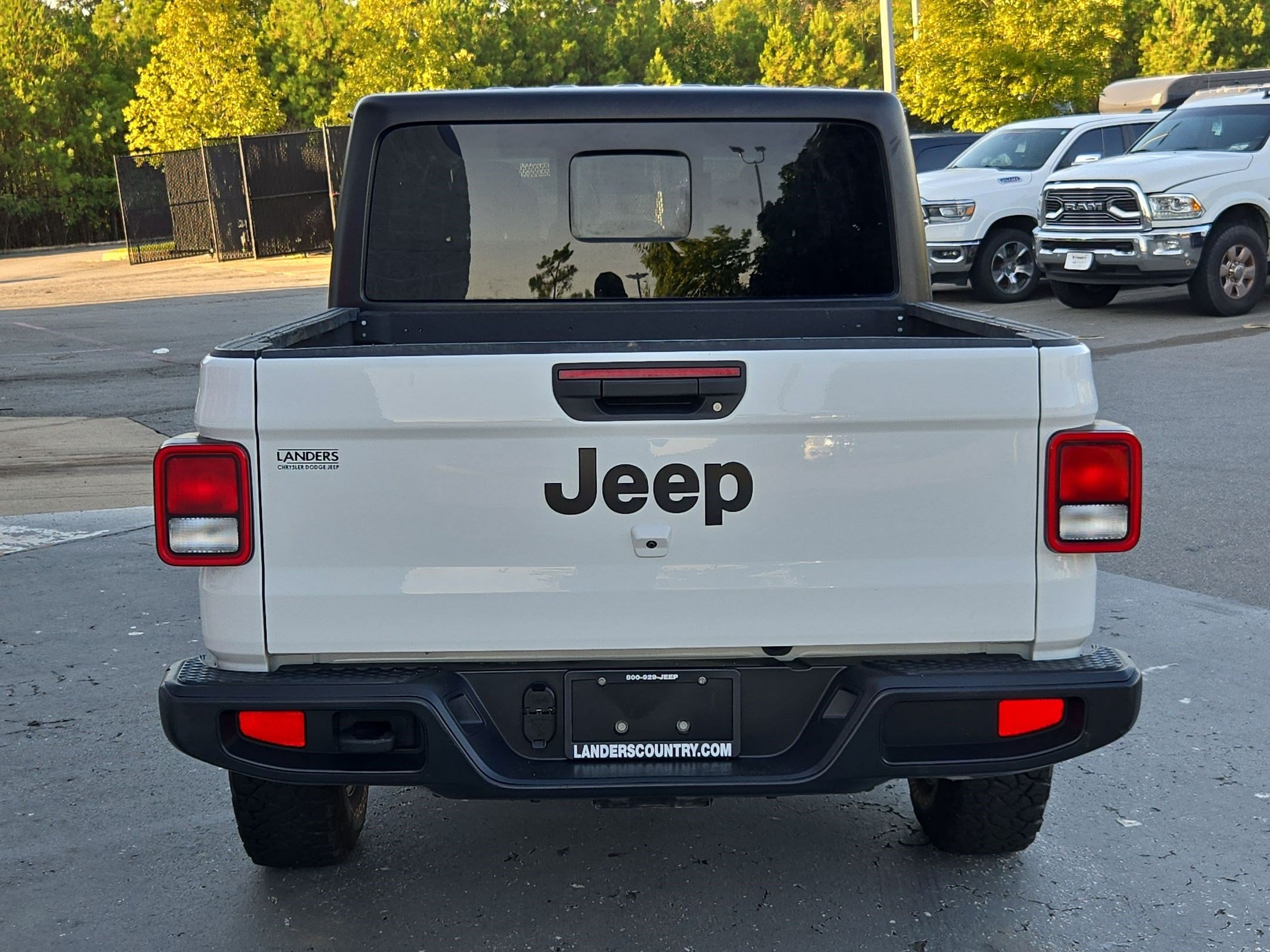 Used 2025 Jeep Gladiator Sport AWD/4WD image 6