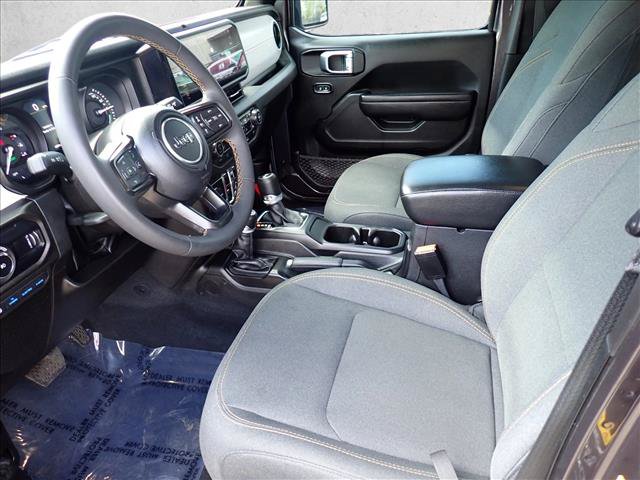 Used 2024 Jeep Wrangler Unlimited w/ Convenience Group AWD/4WD image 9