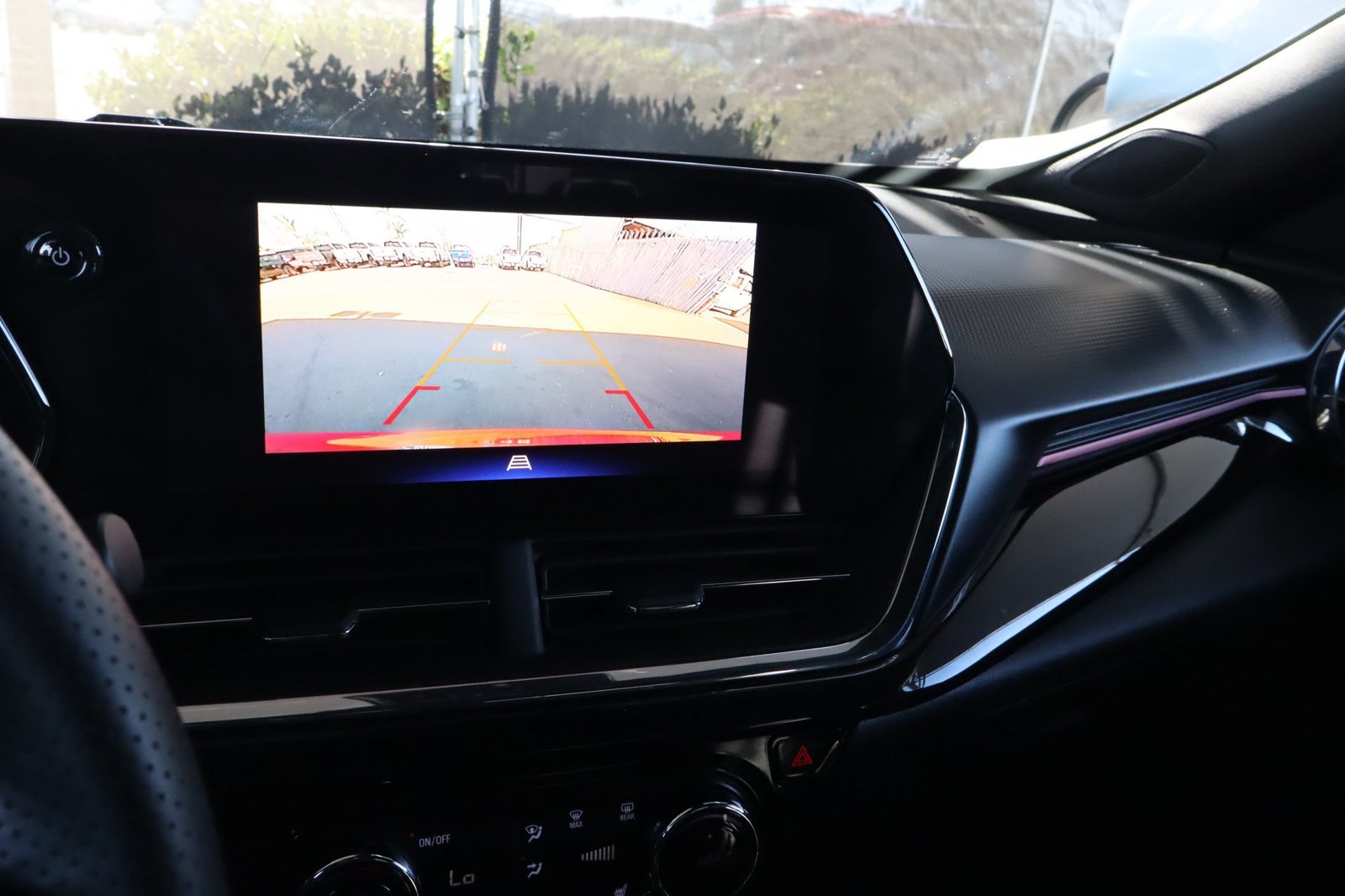 Used 2025 Chevrolet Trax RS w/ Sunroof Package FWD image 26
