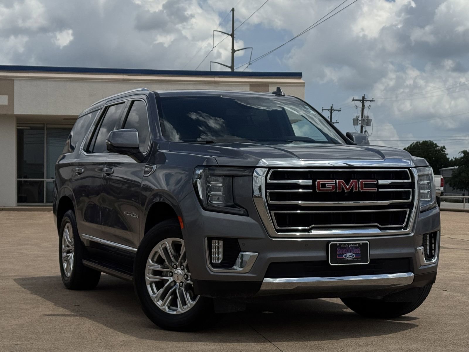 Used 2021 GMC Yukon SLT w/ SLT Luxury Plus Package RWD image 2