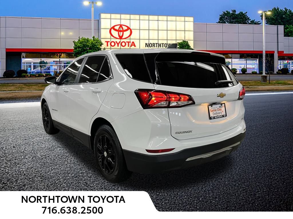Used 2023 Chevrolet Equinox LT image 3