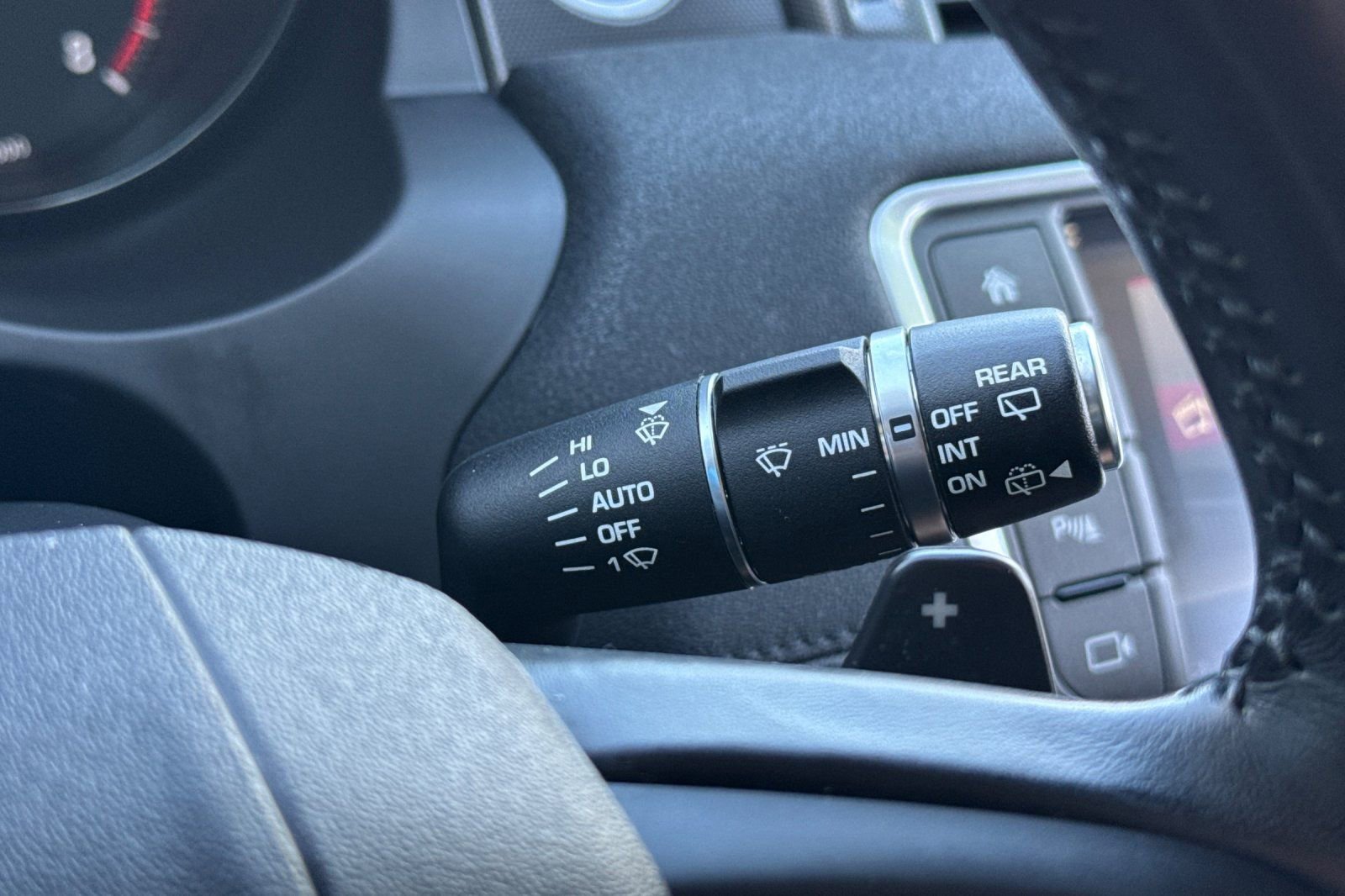 Used 2019 Land Rover Range Rover Evoque SE image 36