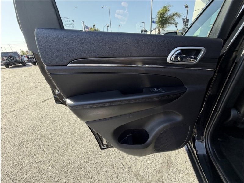 Used 2019 Jeep Grand Cherokee Limited image 19
