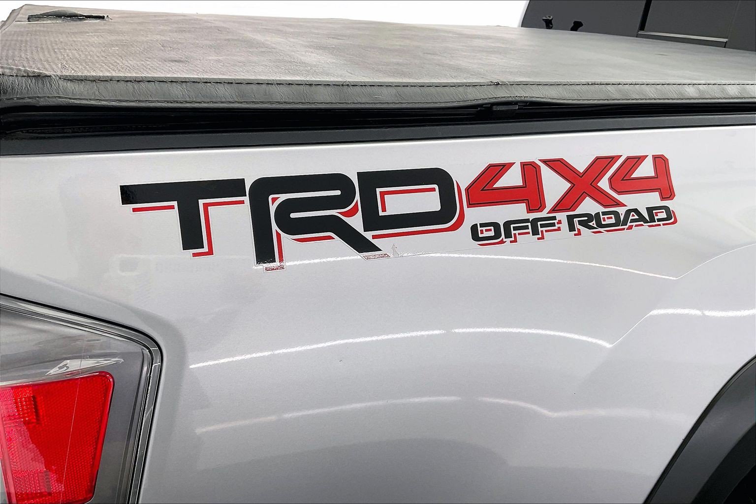 Used 2020 Toyota Tacoma TRD Off-Road w/ Technology Package AWD/4WD image 7