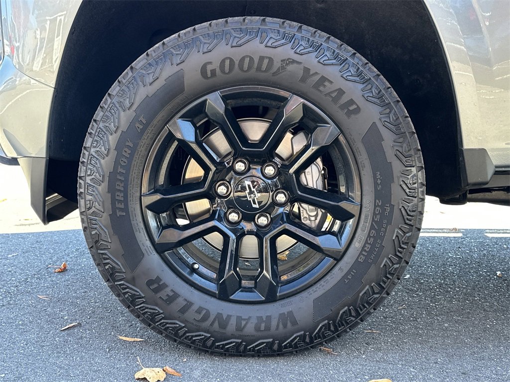 Used 2025 Chevrolet Colorado Z71 w/ Midnight Edition image 14