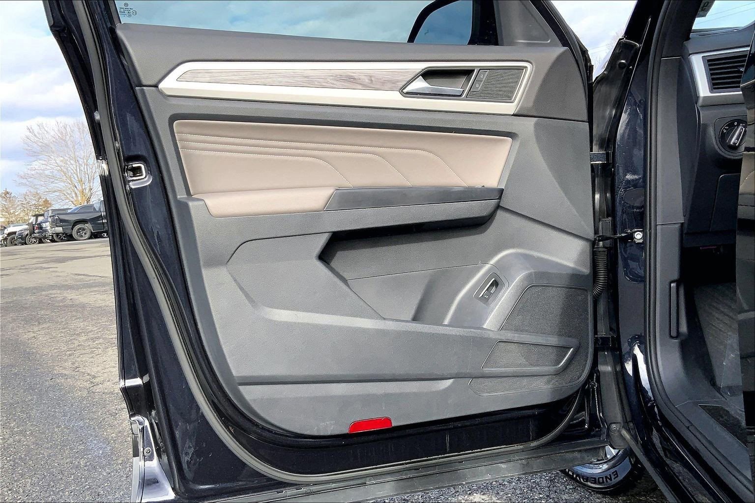 Used 2021 Volkswagen Atlas Cross Sport SE image 21