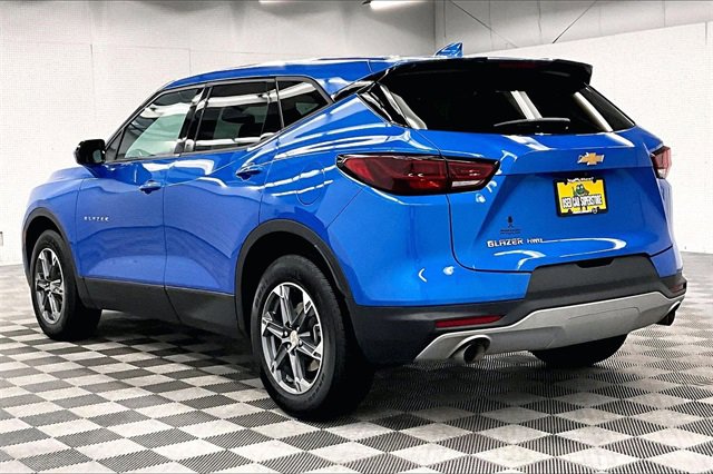 Used 2025 Chevrolet Blazer LT image 2