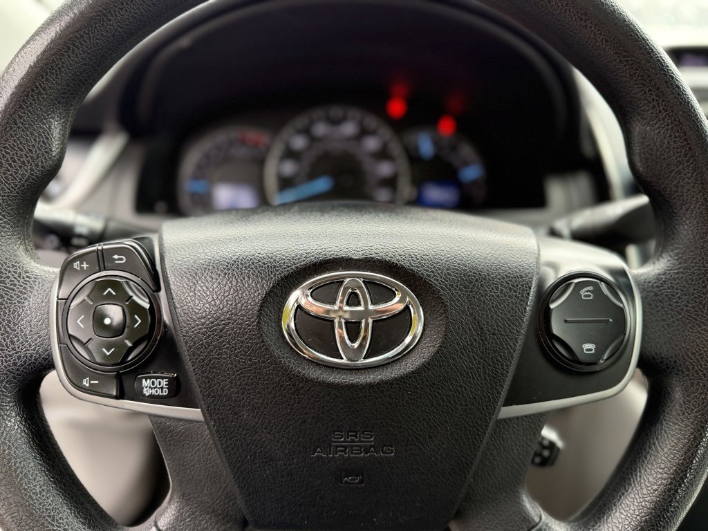 Used 2013 Toyota Camry LE image 32