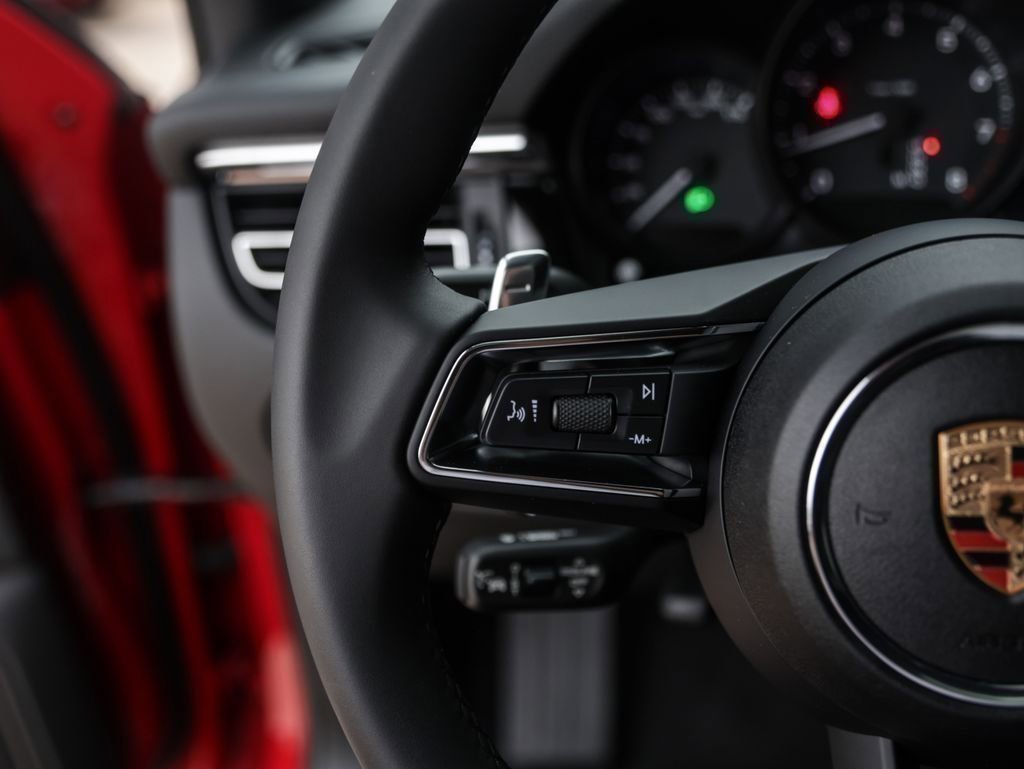 Certified 2025 Porsche Macan AWD/4WD image 20