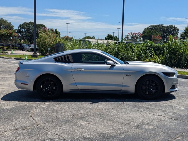 Used 2017 Ford Mustang GT w/ Black Accent Package RWD image 4