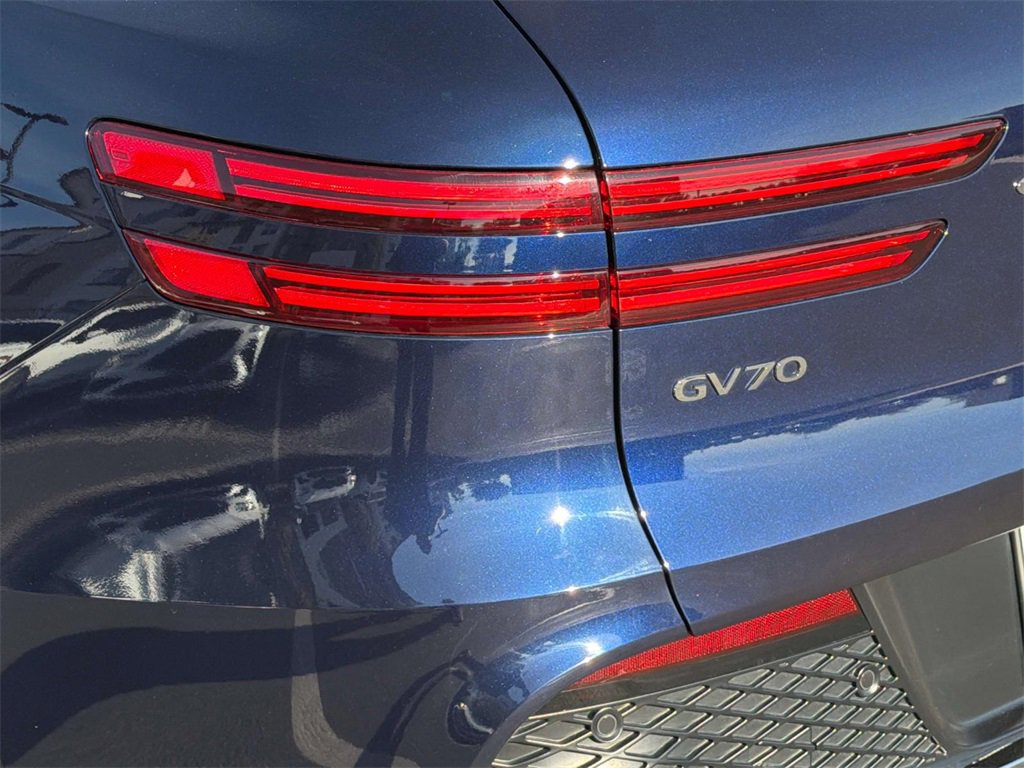 Used 2024 Genesis GV70 2.5T w/ Advanced Package image 17