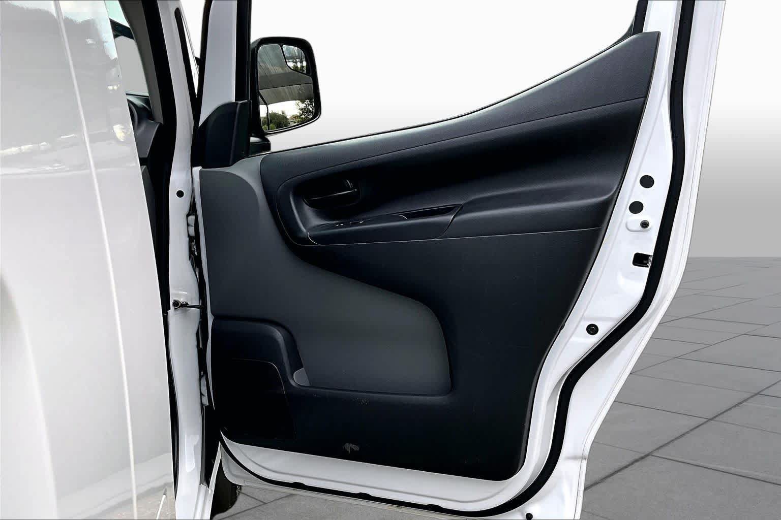 Used 2021 Nissan NV200 S FWD image 20