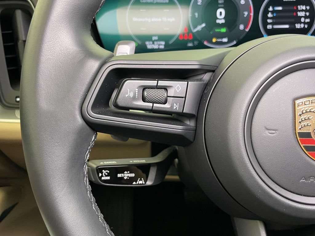 Certified 2024 Porsche Cayenne AWD/4WD image 38