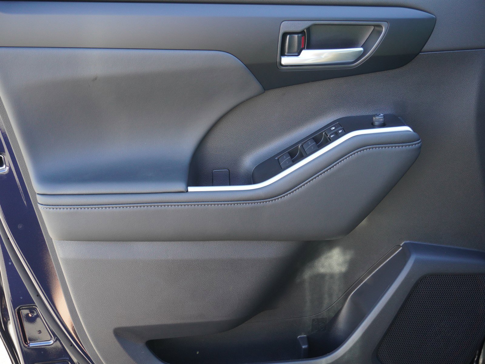 New 2025 Toyota Highlander XSE image 21