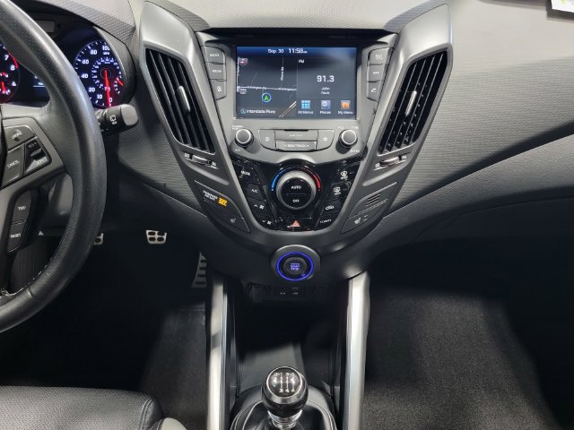 Used 2016 Hyundai Veloster Turbo w/ Option Group 04 FWD image 18
